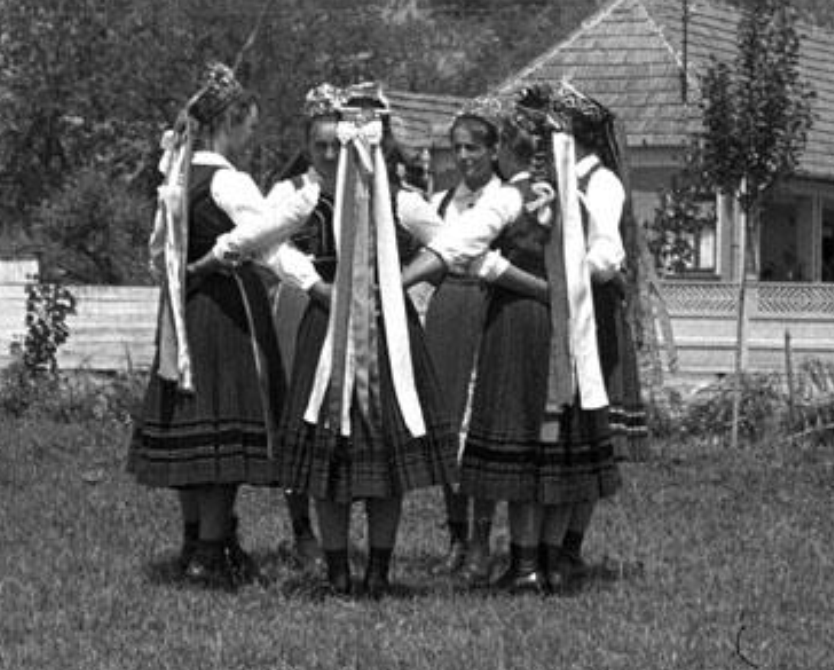 Karikázó Magyarlapádon